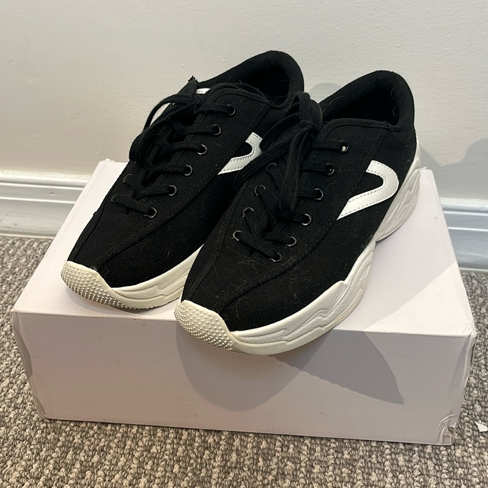 Tretorn wtNylitefly Black / Vintage White / Black Canvas Womens US 8
